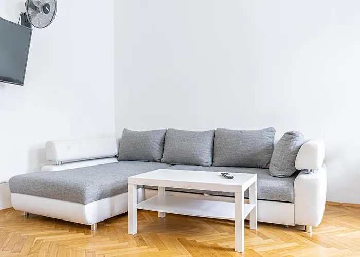 Private In A Comfy 4br With Garden By Lorenz Boehler *