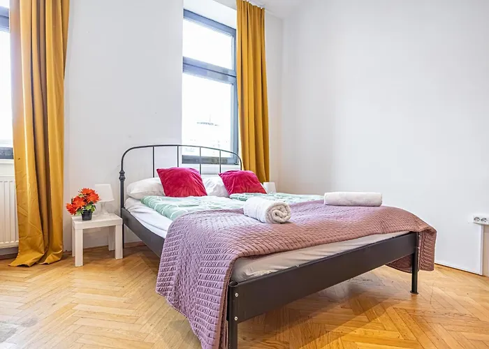 Private In A Comfy 4br With Garden By Lorenz Boehler Διαμέρισμα