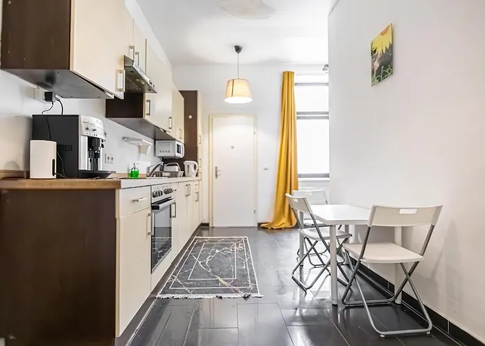 Διαμέρισμα Private In A Comfy 4br With Garden By Lorenz Boehler Βιέννη