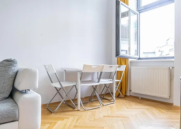 Apartmán Private In A Comfy 4br With Garden By Lorenz Boehler *