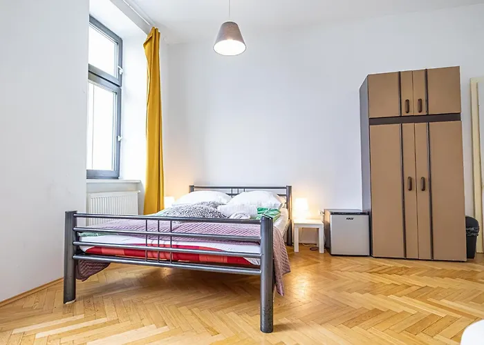 Διαμέρισμα Private In A Comfy 4br With Garden By Lorenz Boehler Βιέννη
