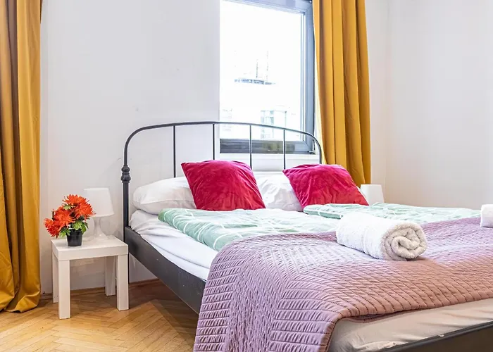 Private In A Comfy 4br With Garden By Lorenz Boehler Διαμέρισμα *