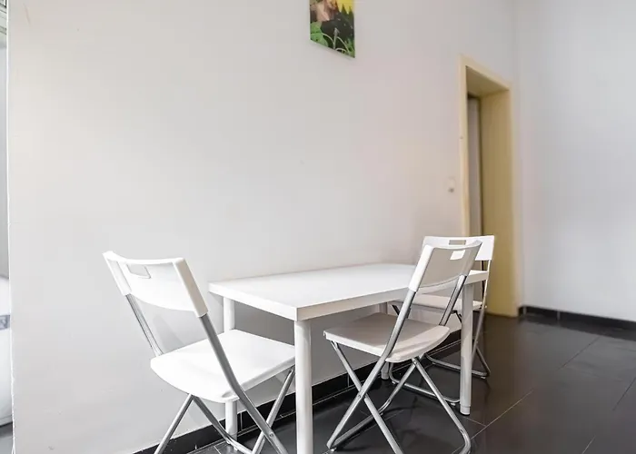 Διαμέρισμα Private In A Comfy 4br With Garden By Lorenz Boehler Βιέννη