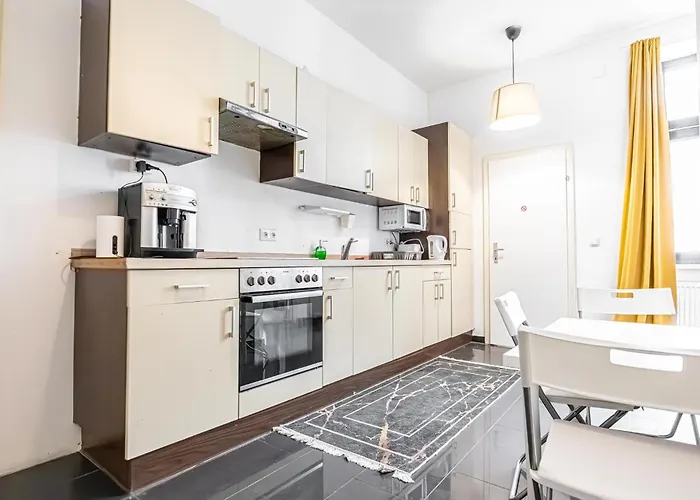 Private In A Comfy 4br With Garden By Lorenz Boehler