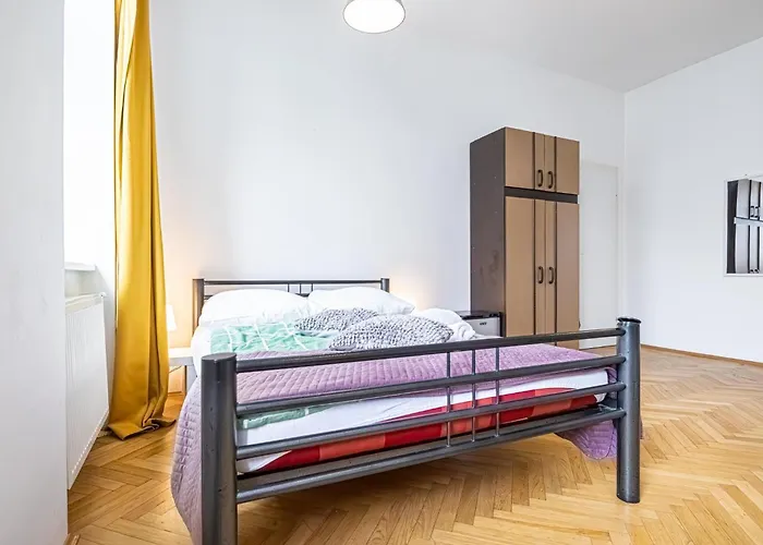 Διαμέρισμα Private In A Comfy 4br With Garden By Lorenz Boehler *