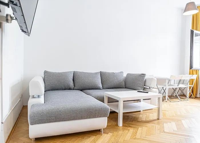 Private In A Comfy 4br With Garden By Lorenz Boehler *