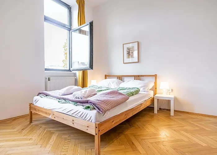 Private In A Comfy 4br With Garden By Lorenz Boehler Διαμέρισμα