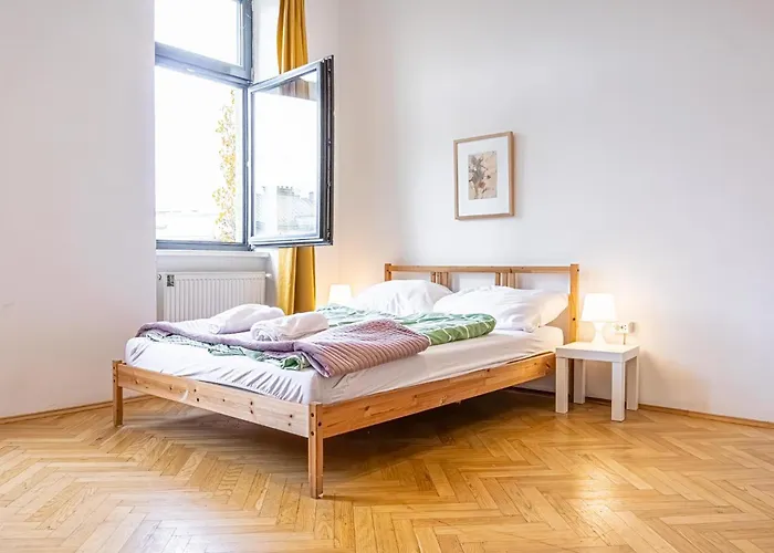Private In A Comfy 4br With Garden By Lorenz Boehler Διαμέρισμα