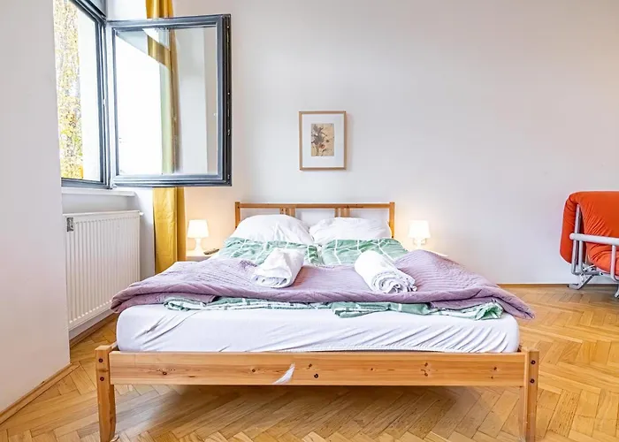 Private In A Comfy 4br With Garden By Lorenz Boehler Διαμέρισμα