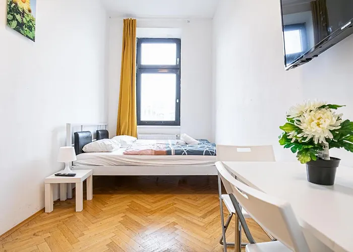 Apartment Private In A Comfy 4br With Garden By Lorenz Boehler *