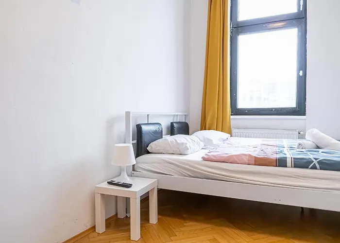 Apartmán Private In A Comfy 4br With Garden By Lorenz Boehler *
