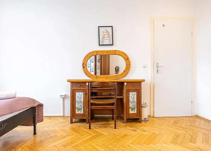 Διαμέρισμα Private In A Comfy 4br With Garden By Lorenz Boehler