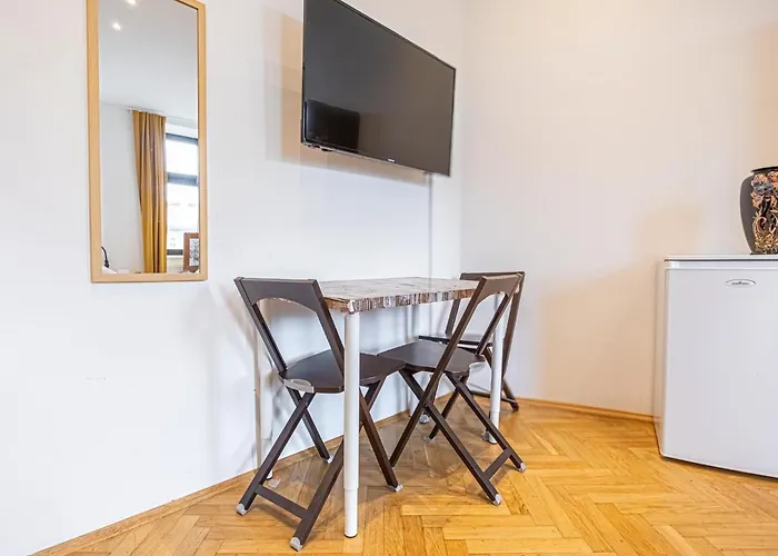 Private In A Comfy 4br With Garden By Lorenz Boehler *