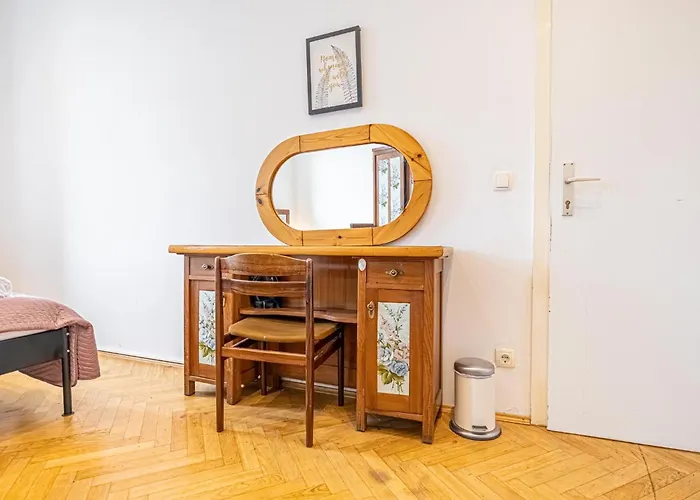 Apartmán Private In A Comfy 4br With Garden By Lorenz Boehler *