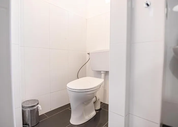 Private In A Comfy 4br With Garden By Lorenz Boehler Διαμέρισμα *