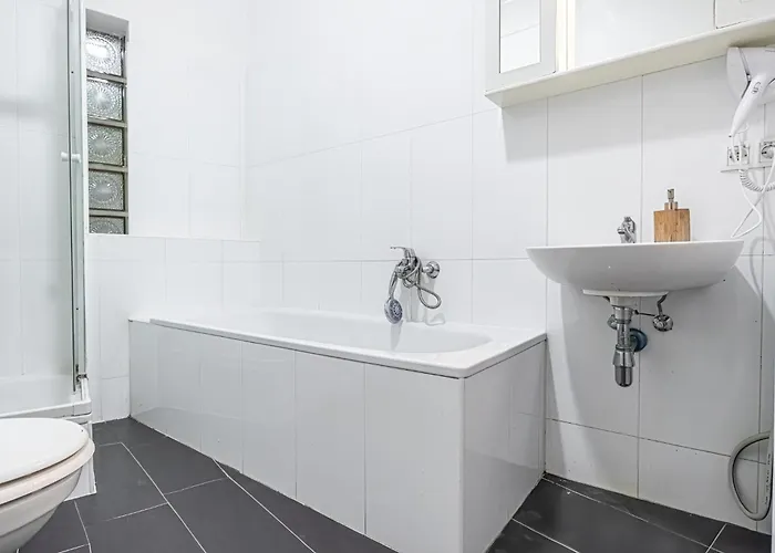 Private In A Comfy 4br With Garden By Lorenz Boehler Διαμέρισμα *