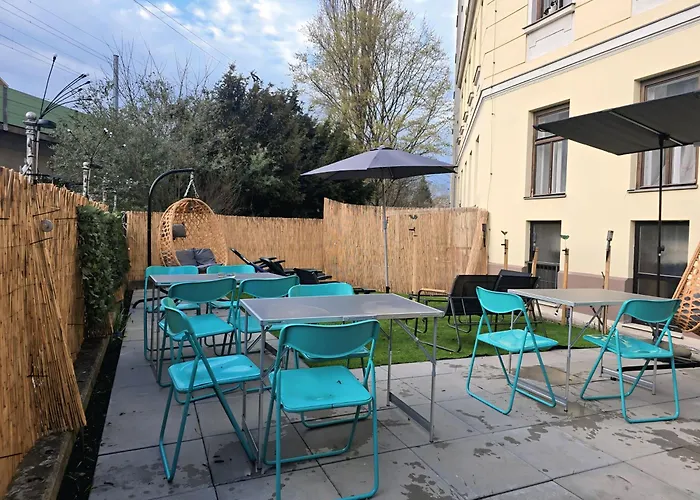 Διαμέρισμα Private In A Comfy 4br With Garden By Lorenz Boehler *